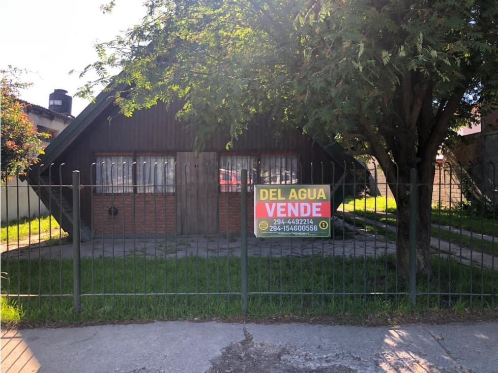 DOS CASAS SOBRE LOTE DE 510 M2 SOBRE AV SAN MARTIN EL BOLSON CA 292 - 1