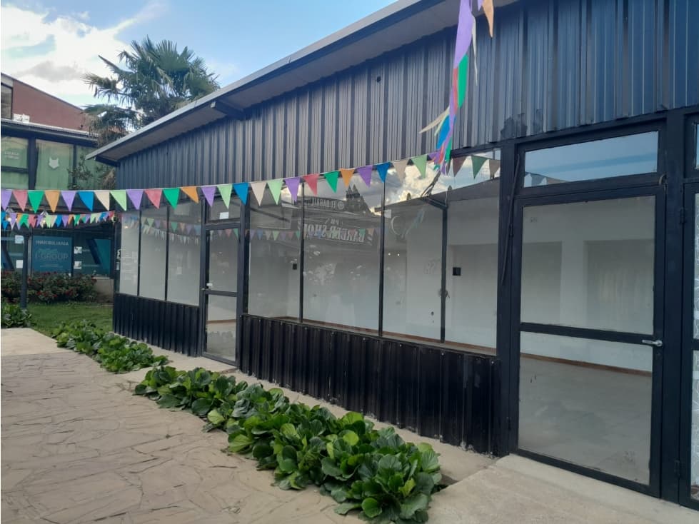 SE ALQUILA LOCAL EN EL CENTRO DE EL BOLSÓN - 1