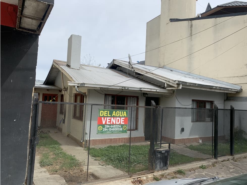 CASA DE 3 DORMITORIOS EN EL CENTRO DE EL BOLSON CA 320 - 1