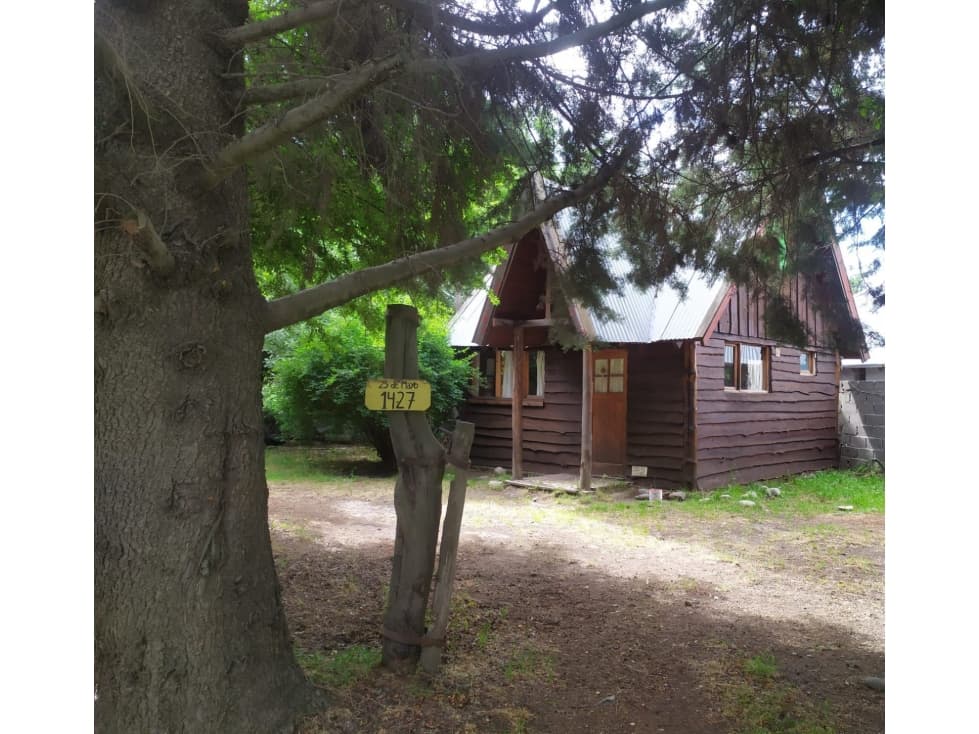 EN VENTA CASA CON EXCELENTE UBICACIÓN EN EL BOLSÓN CA-253 - 1