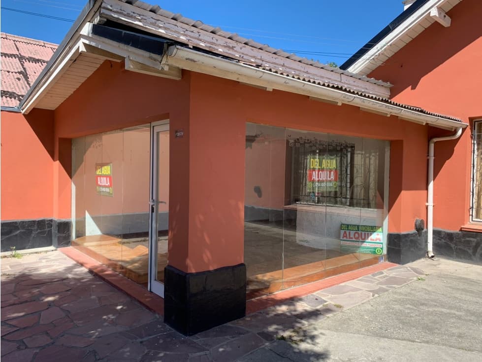 SE ALQUILA LOCAL EN EL CENTRO DE EL BOLSON - 1