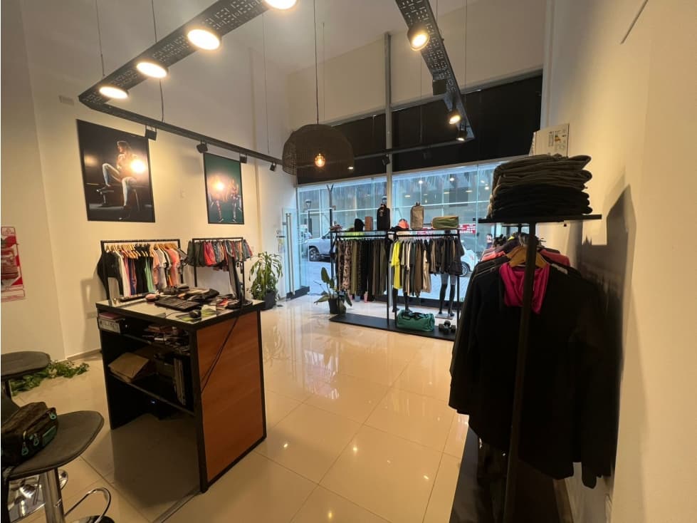 OPORTUNIDAD VENTA LOCAL CENTRICO PASEO QUATTRO - 1
