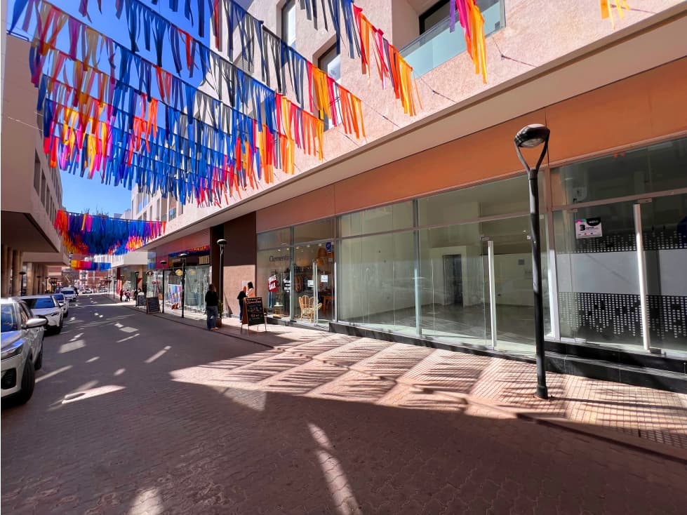 VENTA LOCAL COMERCIAL EN CARLOS PAZ PASEO QUATTRO CENTRO - 1
