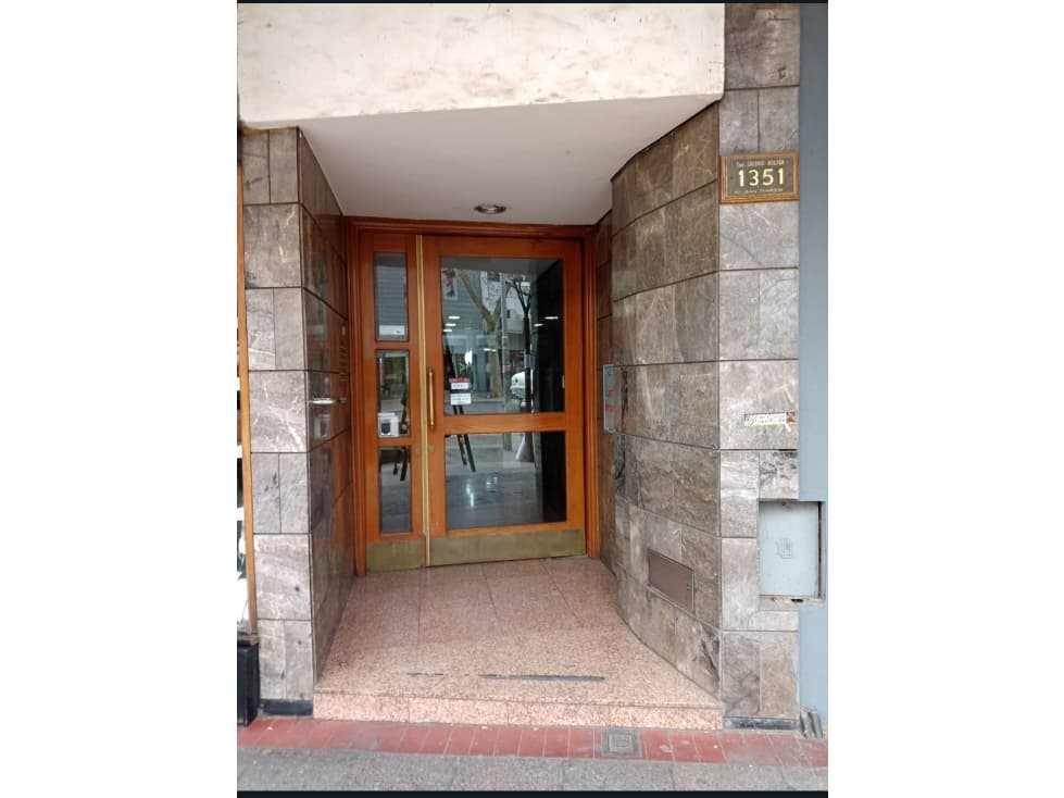 VENDE-AMPLIO DEPARTAMENTO- C/SAN MARTIN-CIUDAD-MENDOZA - 1