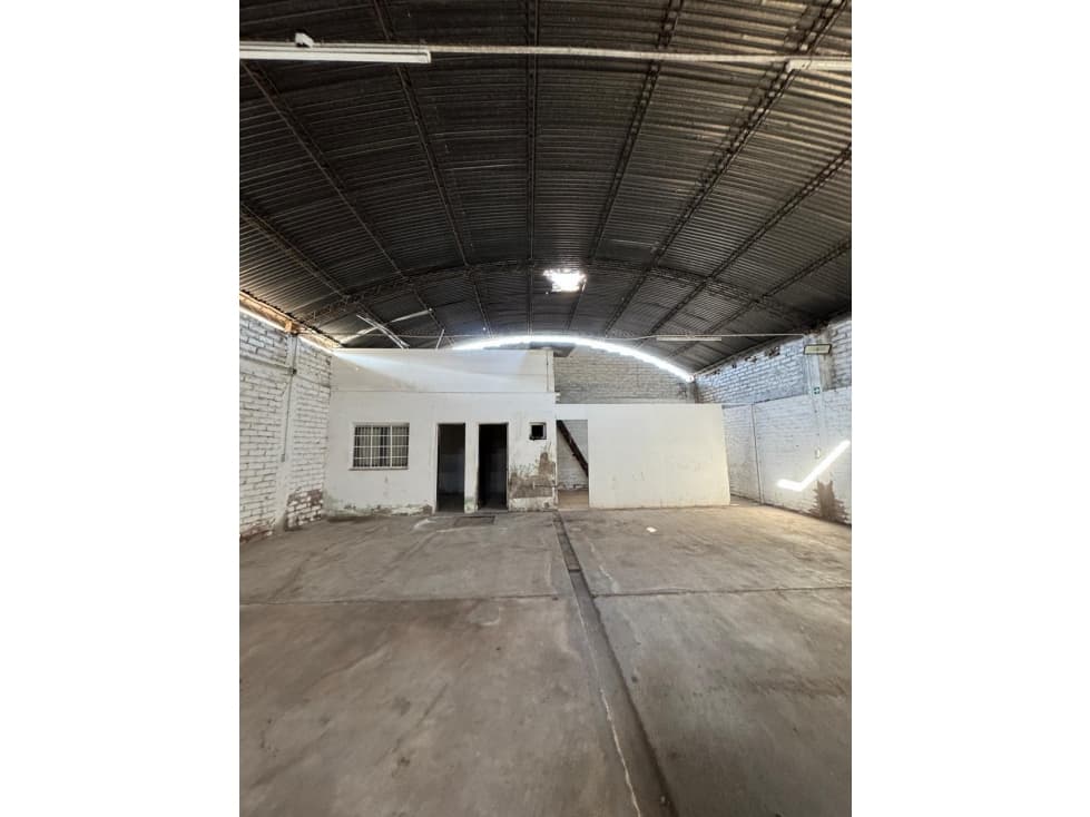 VENDE · GALPÓN · MULTIFUNCIONAL · CALLE INDEPENDENCIA · LAS HERAS - 1
