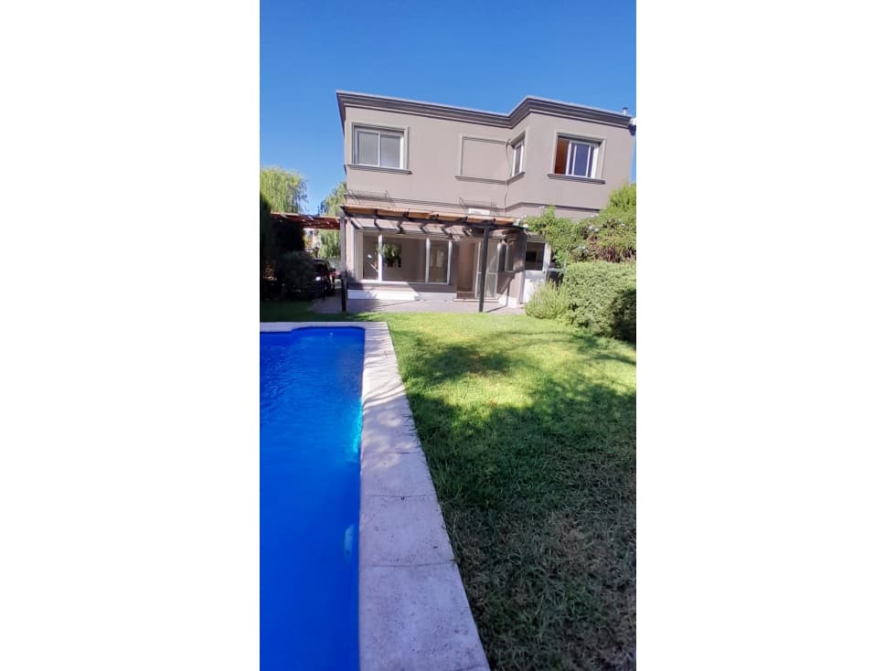 Vendemos Casa de 5 habitaciones con piscina en B. Dalvian, Las Heras - 1