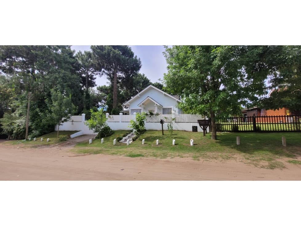 Casa en Venta - Ostende de excelente calidad de construcción - 1