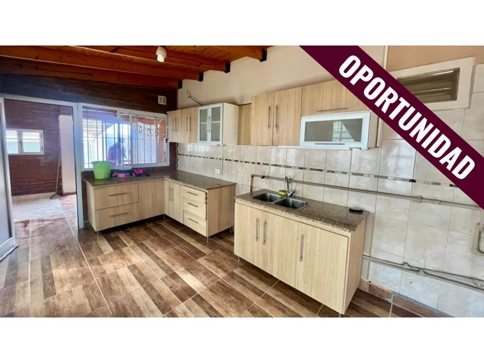 CASA 4 AMBIENTES + PATIO + COCHERA - BARRIO PERON - PTO MADRYN - 1