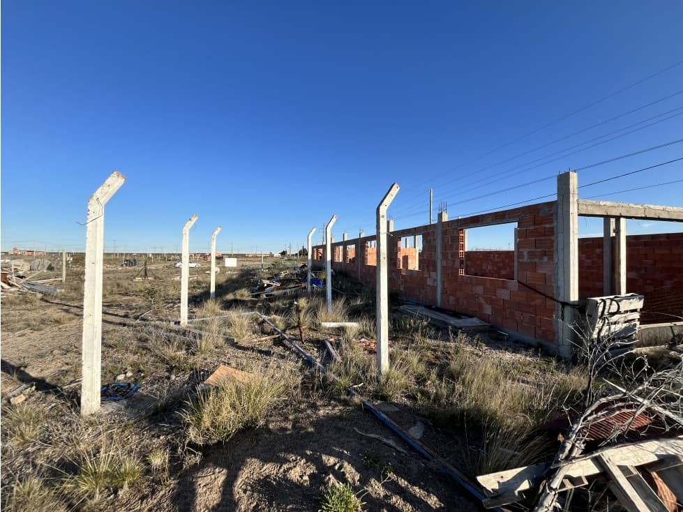 LOTE EN LA ALHAMBRA CON MEJORA- 3569m2 - PUERTO MADRYN - 1