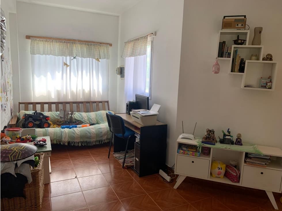 CASA 4 DORMITORIOS/ 2 BAÑOS/ AMPLIO PARQUE - 1