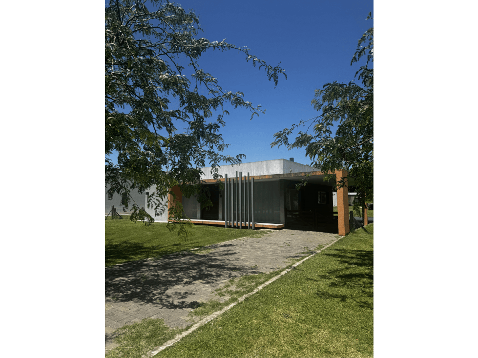 EXCELENTE CASA A LA VENTA EN EL NACIONAL - 1