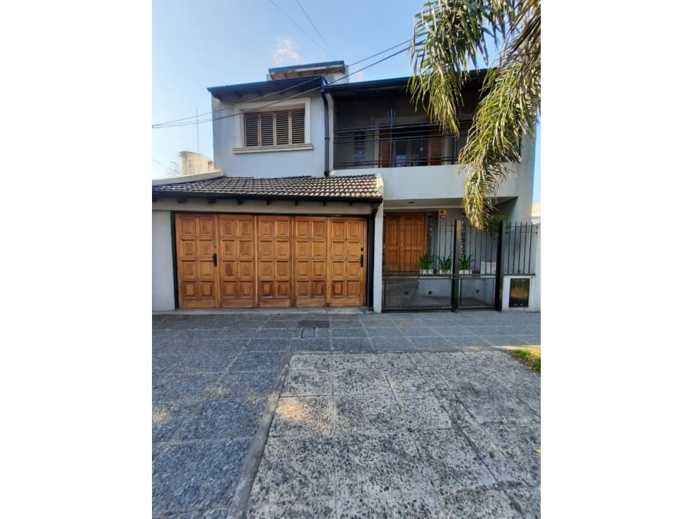 CASA EN VENTA EN CASTELAR SUR!! - 1