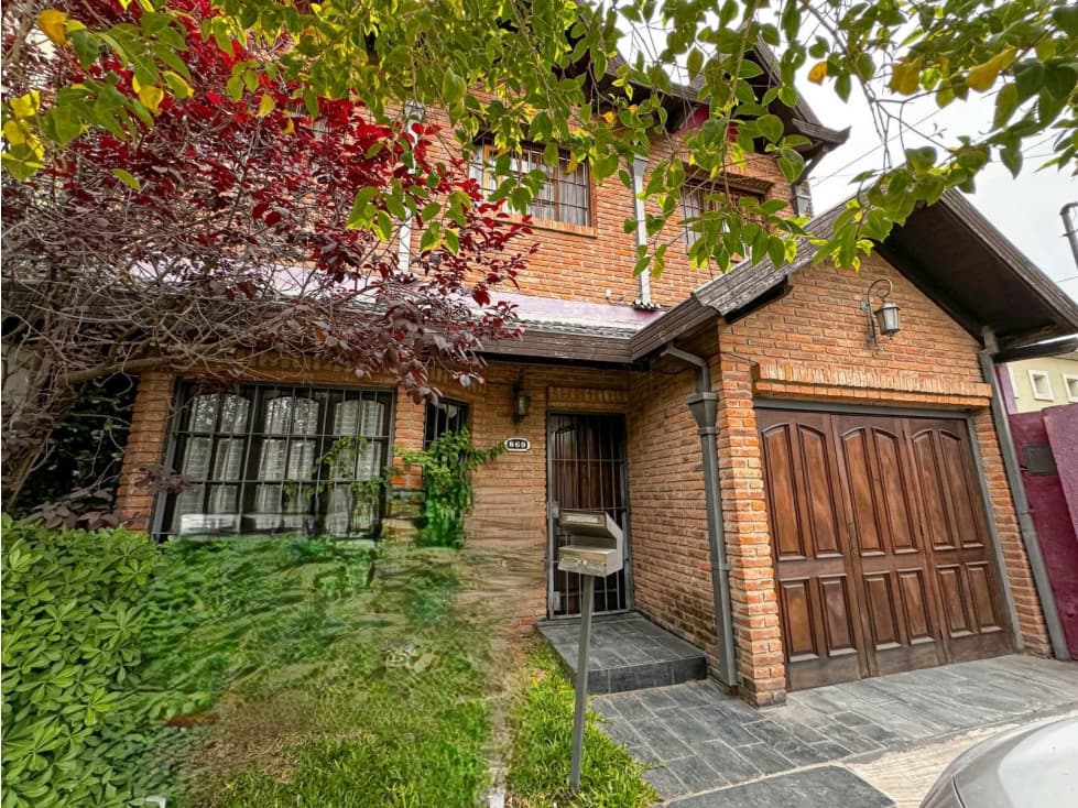 CASA EN VENTA EN CASTELAR NORTE!! - 1