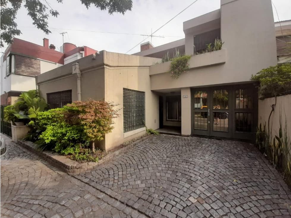 EXCELENTE PROPIEDAD EN CASTELAR NORTE!!!! - 1