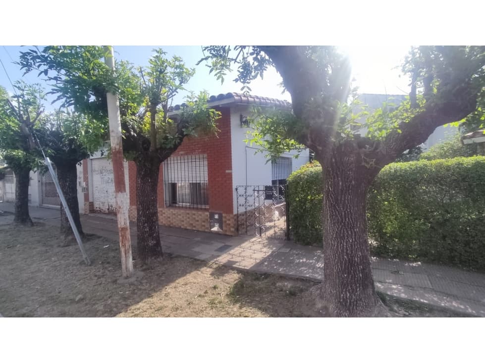 OPORTUNIDAD CASA EN CASTELAR SUR!! - 1