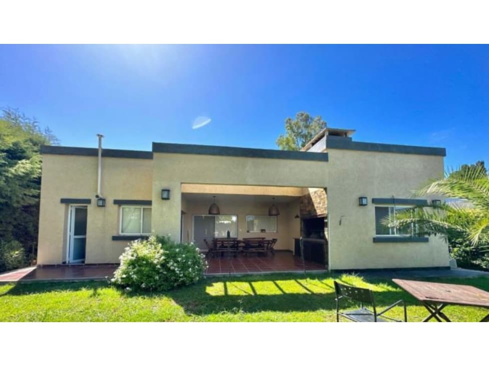 Venta Excelente casa 4 amb. Barrio privado Pilar - Manzanares chico - 1