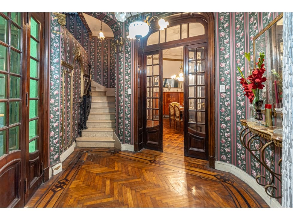 Casa en Venta de estilo sobre Excelente Esquina en Caballito - 1