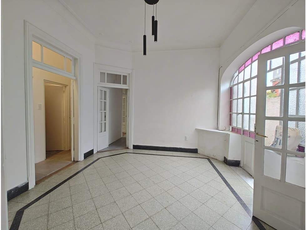 CASA EN ALQUILER - USO COMERCIAL O PROFESIONAL - 1