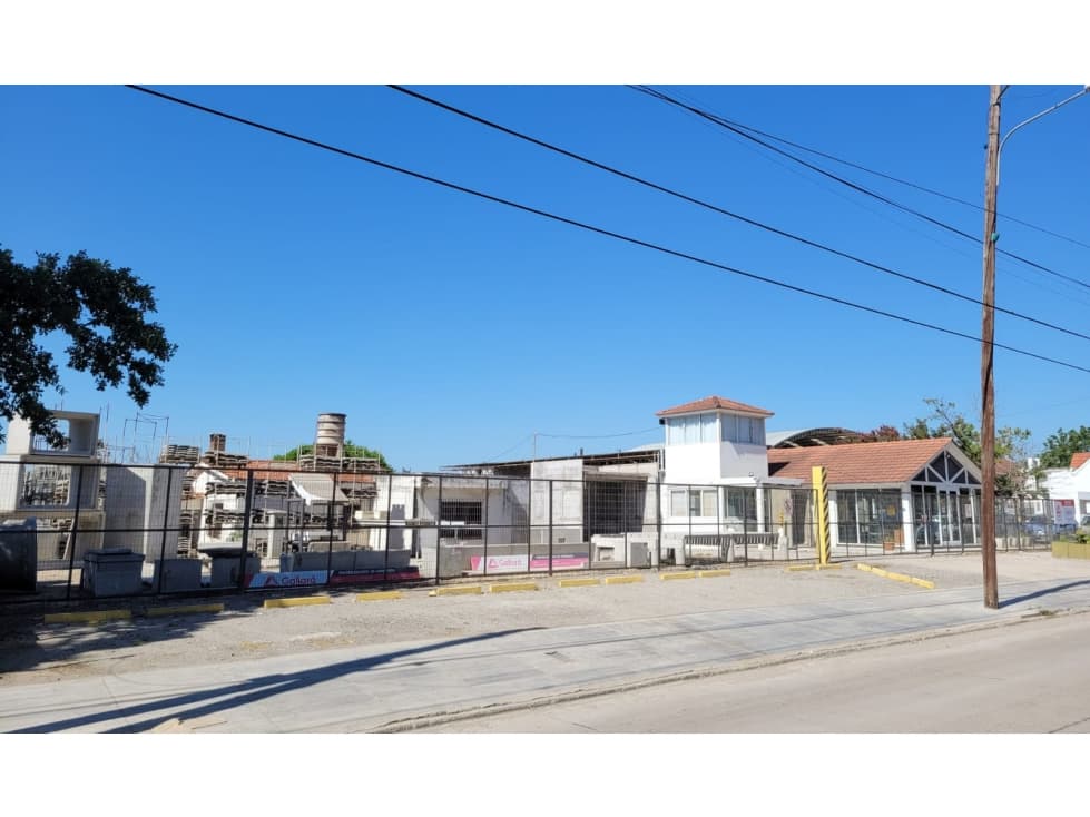 Terreno en Venta con Galpón y Oficinas en B° Los Boulevares - Córdoba - 1