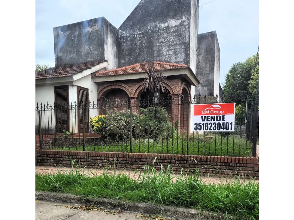 Oportunidad! Imponente Casa a Refaccionar en B° Poeta Lugones - 1