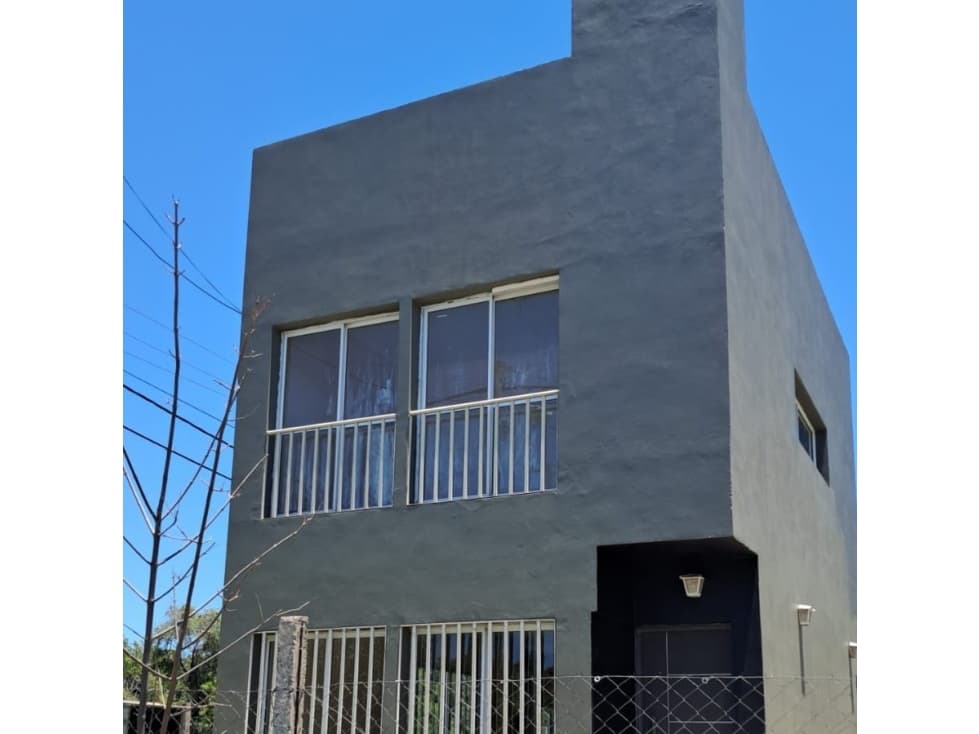 Alquiler casa dos plantas en barrio medico dos - 1