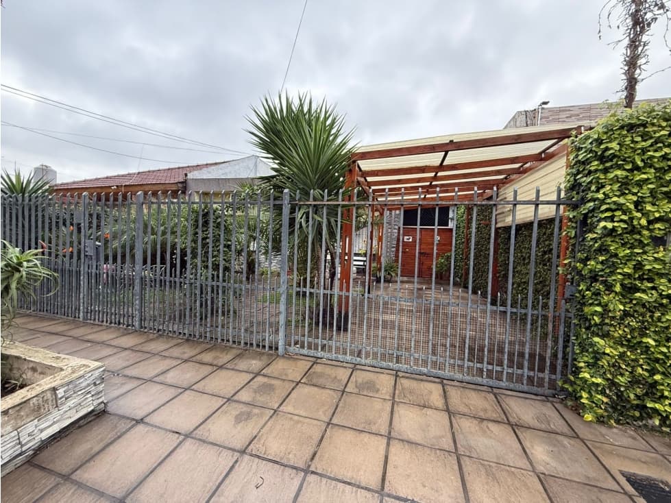 Casa 3 Ambientes con cochera pasante - 1