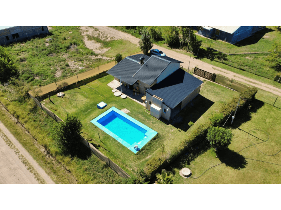 Casa 3 Dormitorios | 1000 m² Terreno | Piscina El Cerrito - 1