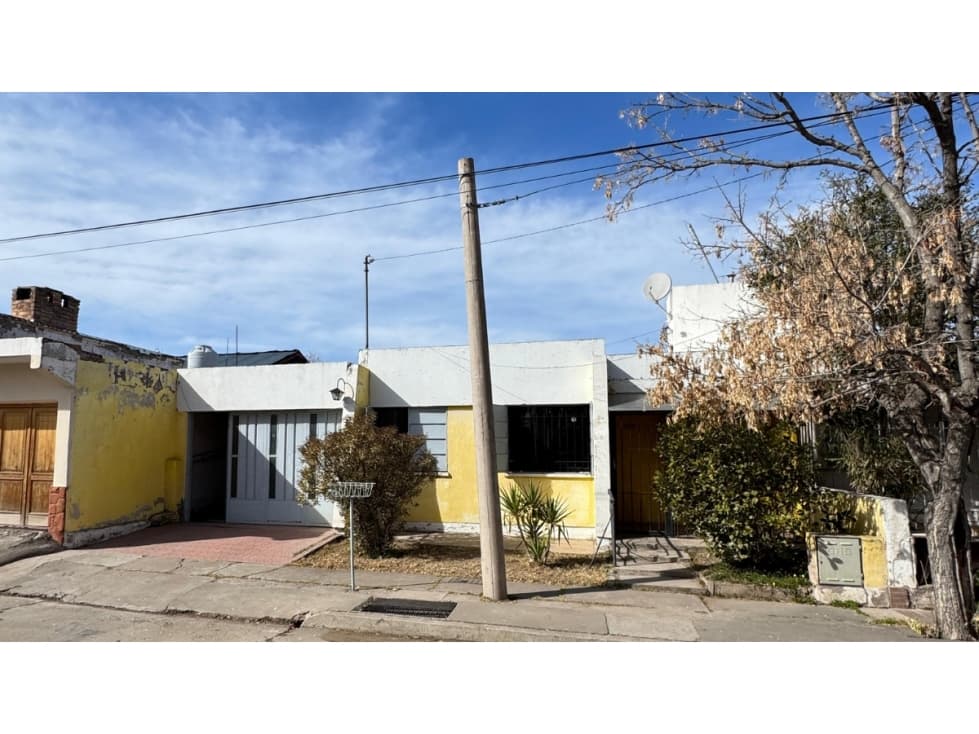 Casa / 4 Ambientes / Miguel Cané (Perú y Bosco) - 1