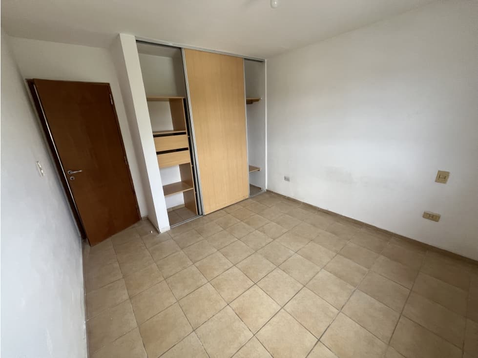 Alquiler anual de departamento con cochera - 1