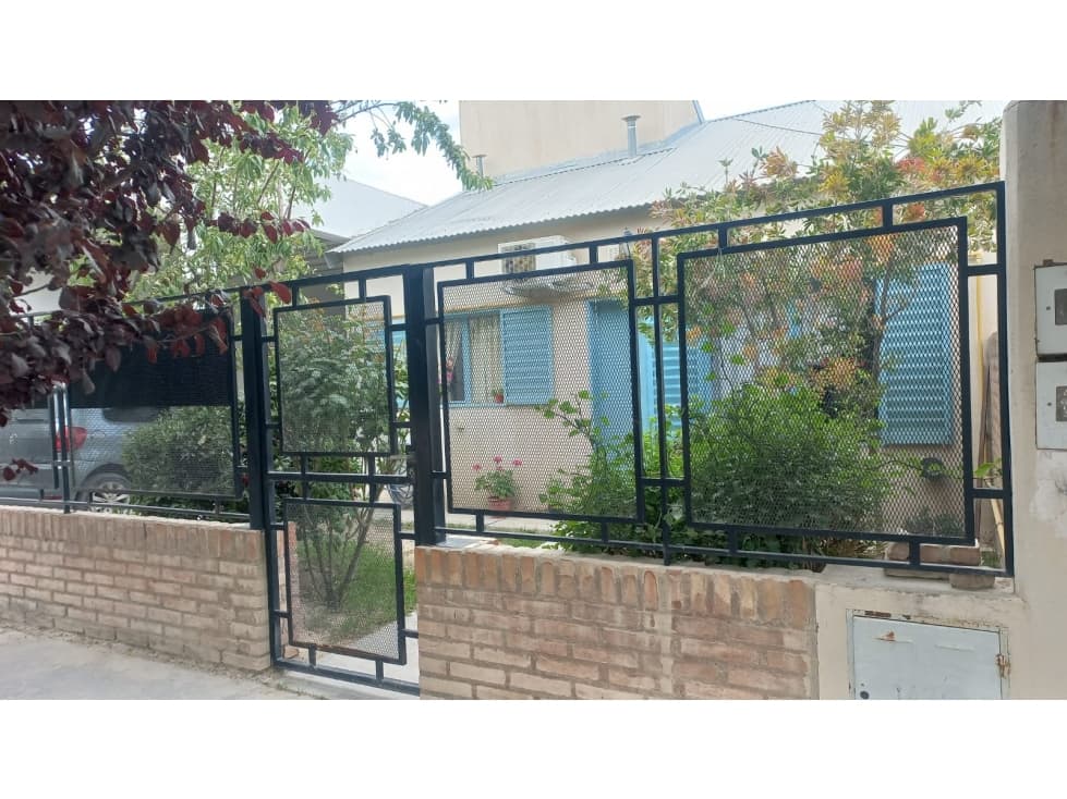 se alquila casa de 2 dormitorios, $800.000 pesos, 60 del pujol PM - 1