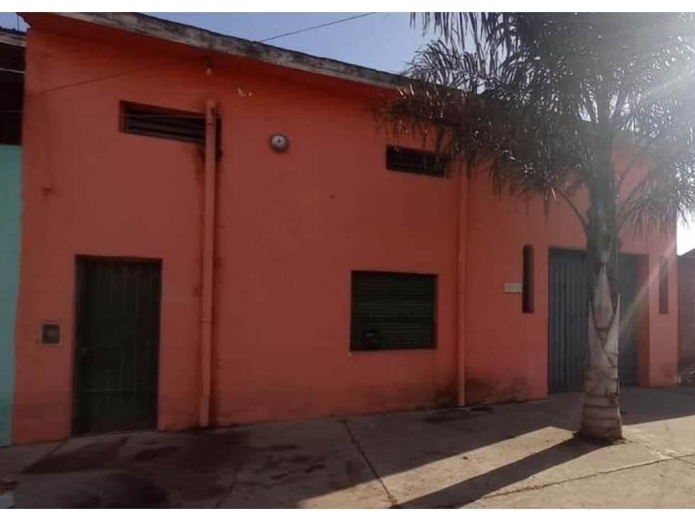 CASA CON GALPON en venta - 1