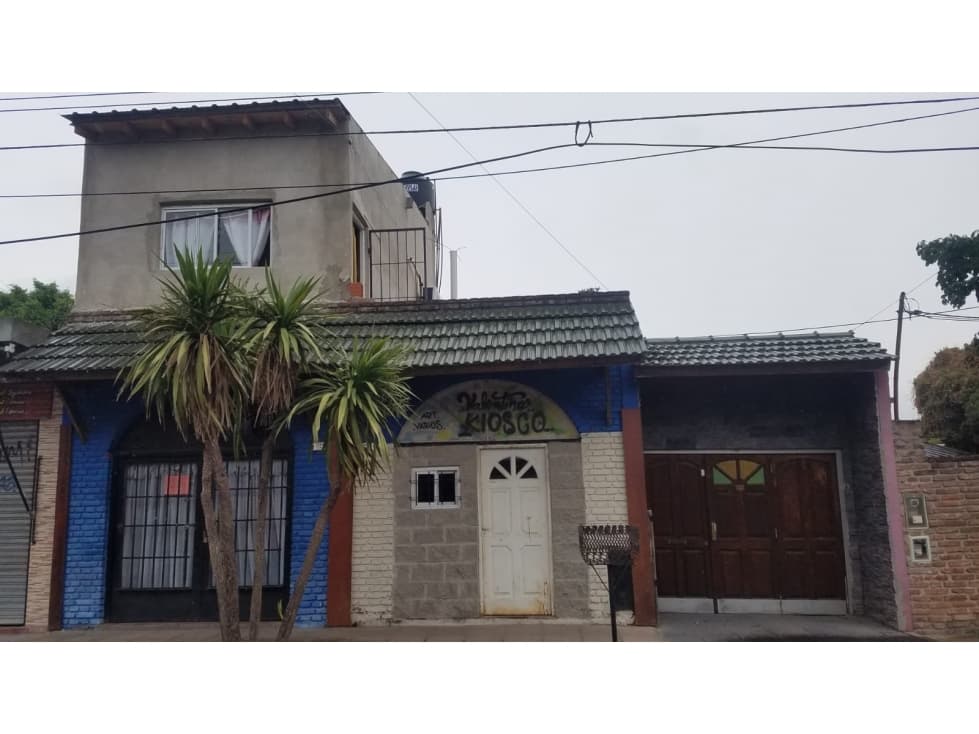 CHALET CON DOS LOCALES Y DEPARTAMENTO - 1