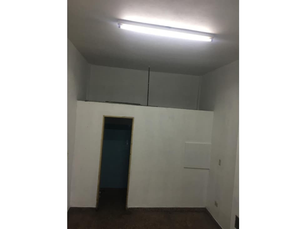 LOCAL COMERCIAL / INDUSTRIAL - 1