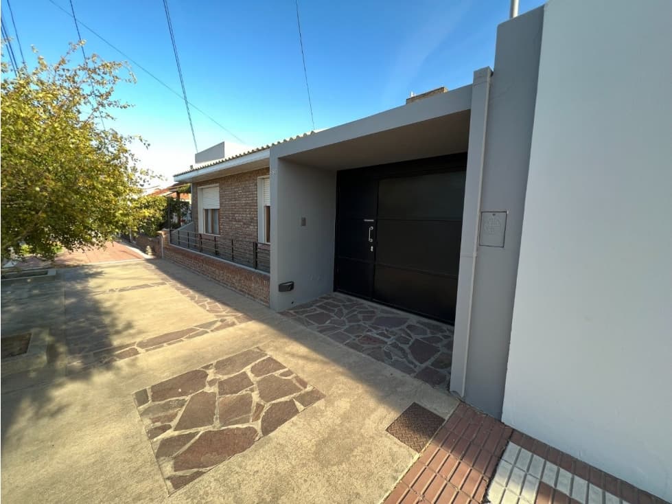 Estupenda Casa! Permuta x depto.BsAs... - 1