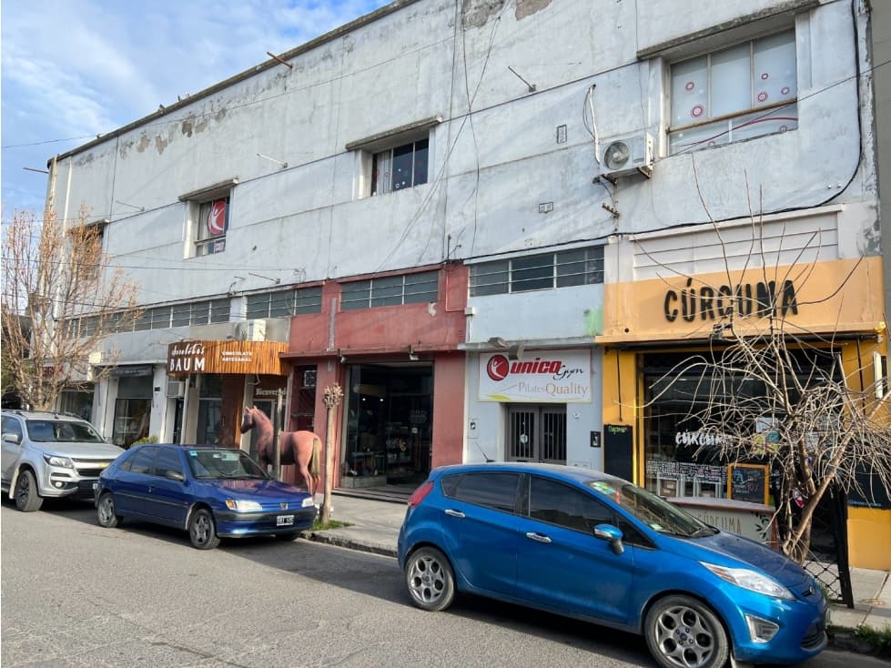 SALON COMERCIAL en Pleno centro !!!! (1er. Piso) 647Mts2 ! - 1