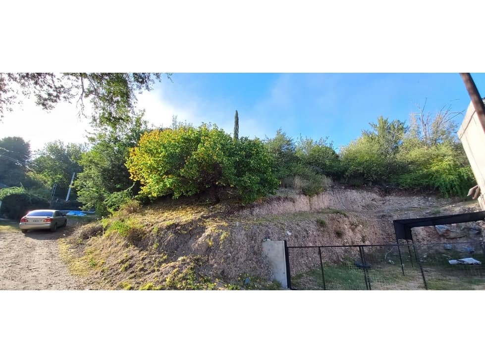 TERRENO CON INMEJORABLE VISTA - 1