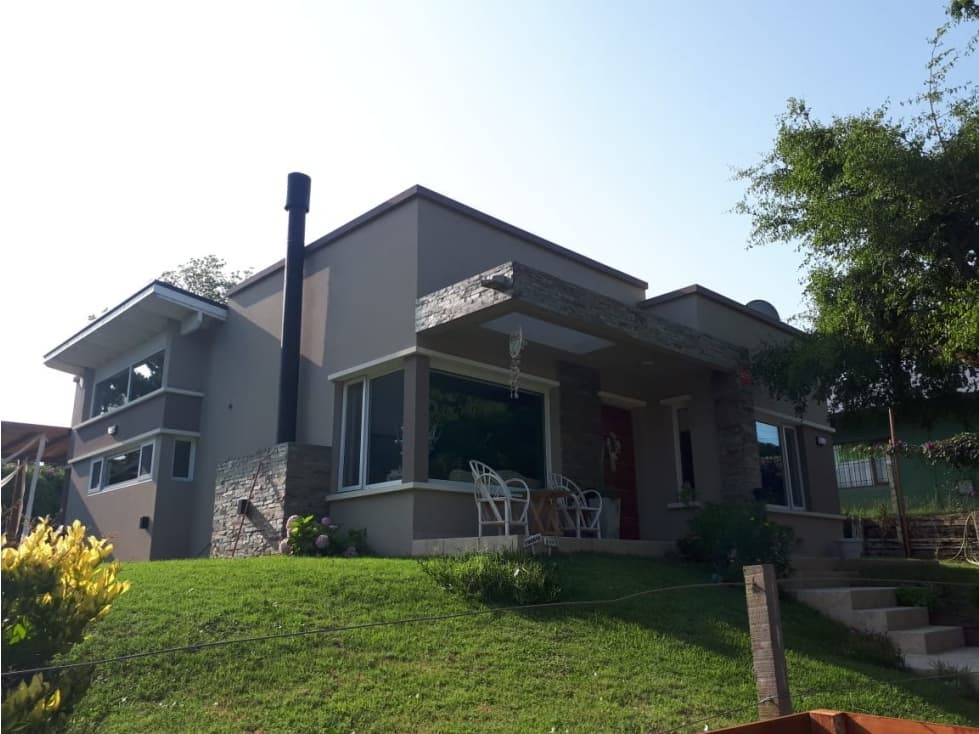 Hermosa casa en ecxelente zona de Valeria - 1