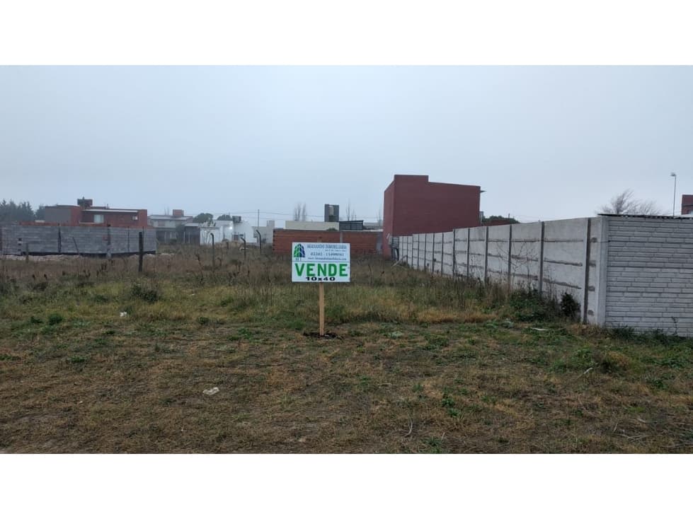 terreno sobre calle 99 entre 42 y 40 de 400M2 - 1