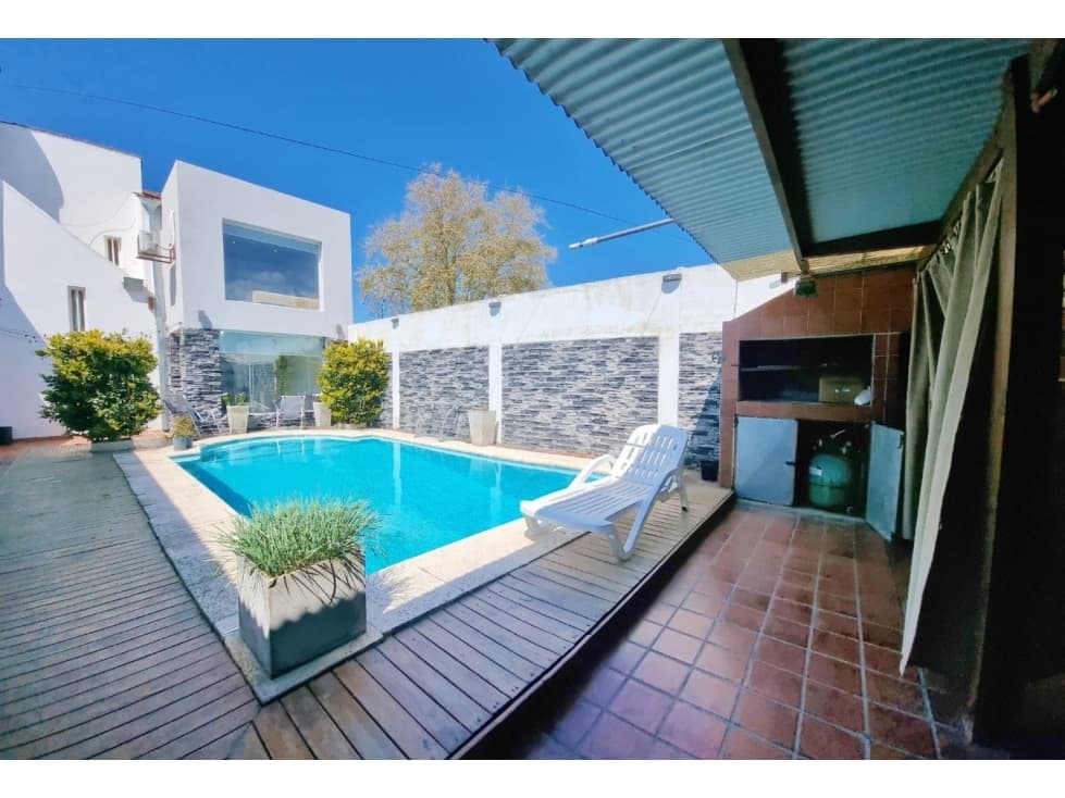 Chalet 4 ambientes - 2 quinchos - Piscina- Neuquén y Necochea - 1