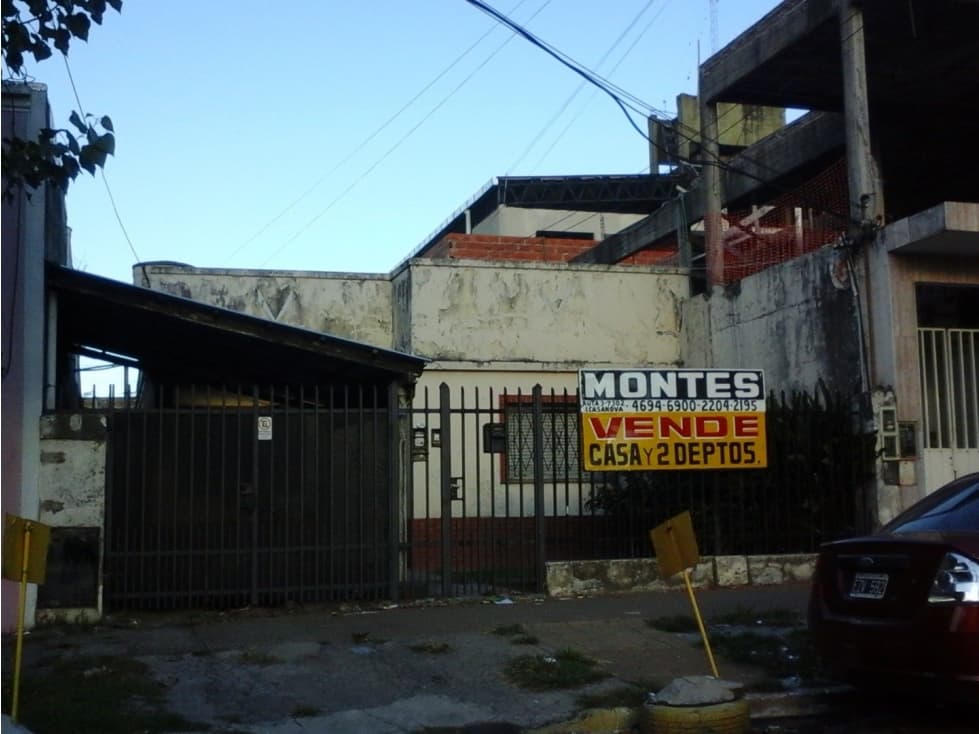 CASA Y DOS DEPARTAMENTOS - 1