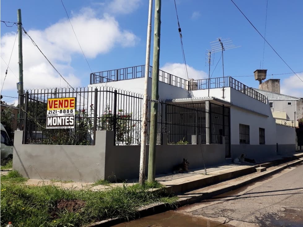 Casa en Venta en Isidro Casanova - 1