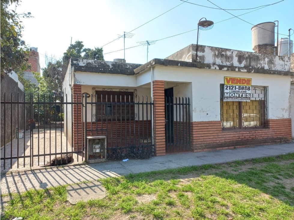 CASA EN BARRIO SAN CARLOS. CASANOVA - 1