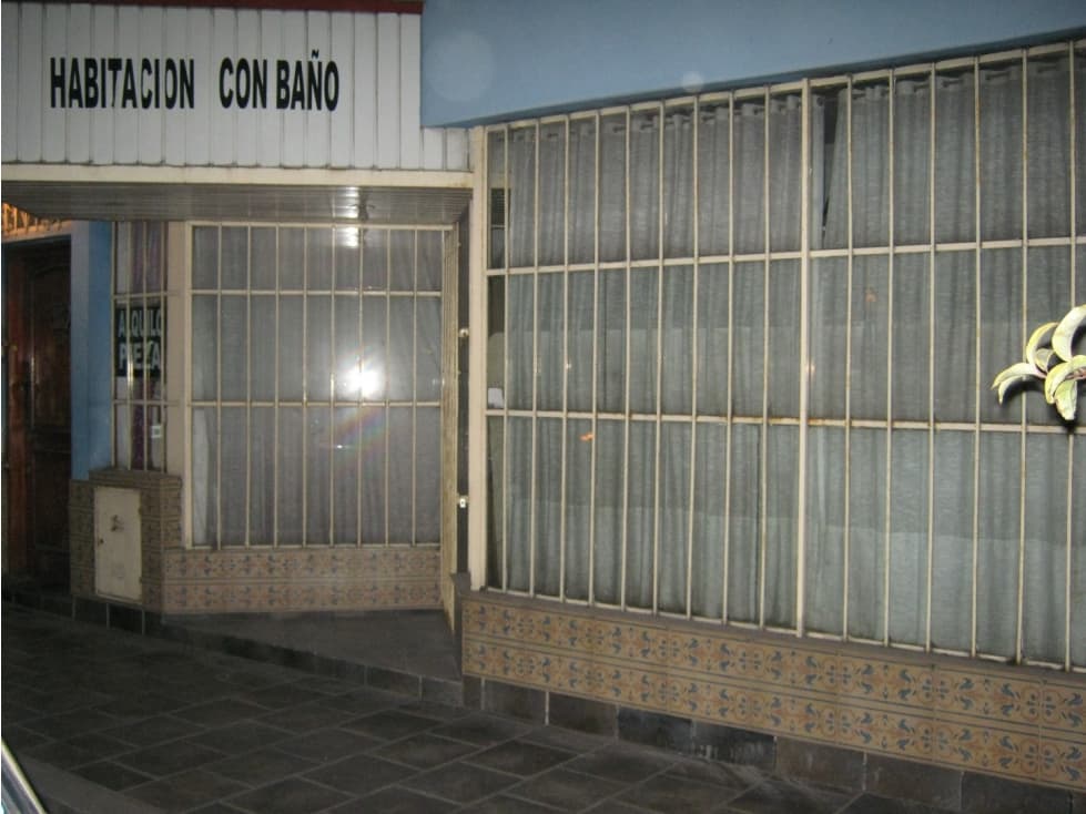 Hotel Muy Bien Ubicado - A Reciclar - - 1