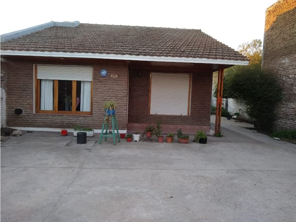 Casa con Galpón - 1