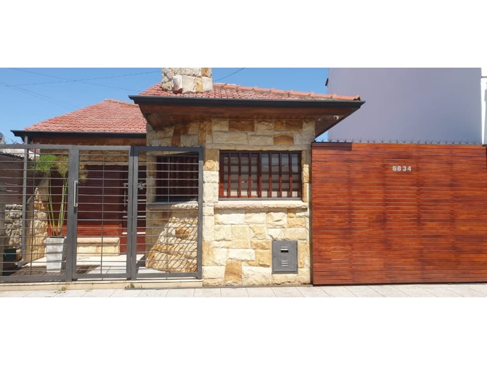 IMPONENTE CHALET EN EL CORAZON DE PERALTA RAMOS - 1