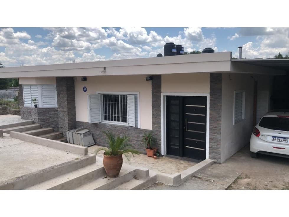 Venta casa + 2 duplex y bajada al rio - Villa Parque Siquiman - 1