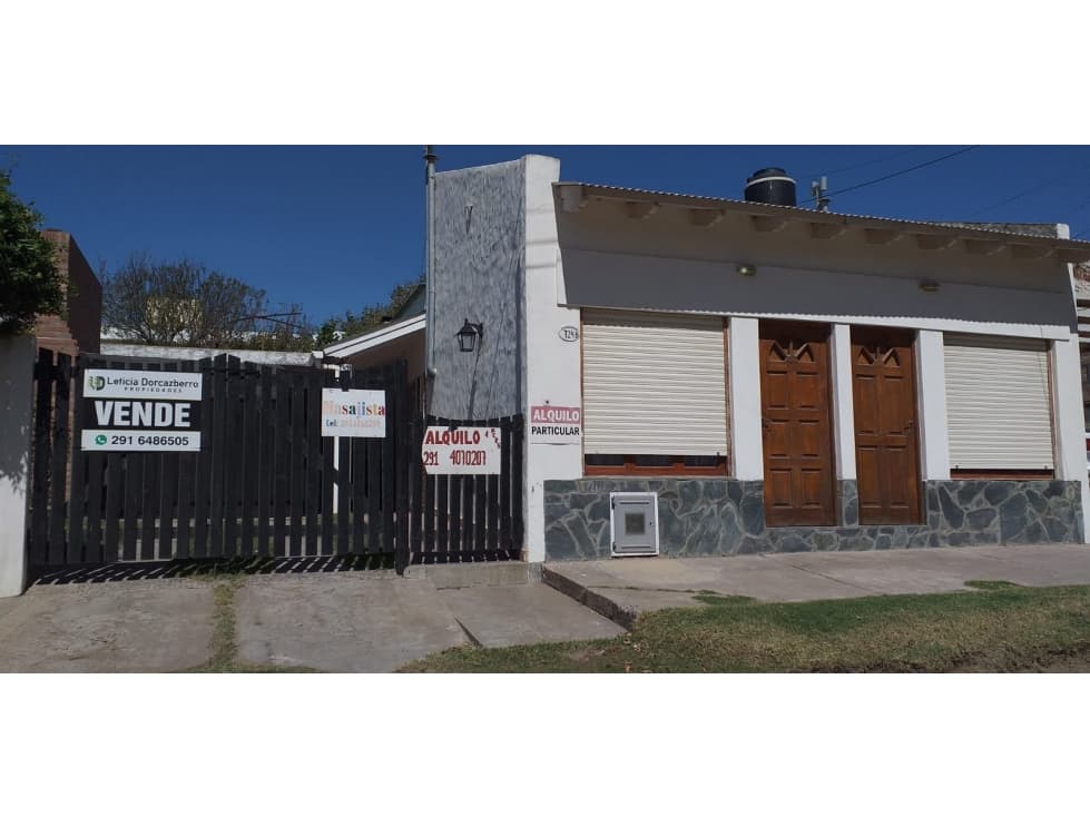 Venta de casa con pileta y dos dúplex en Monte Hermoso - 1