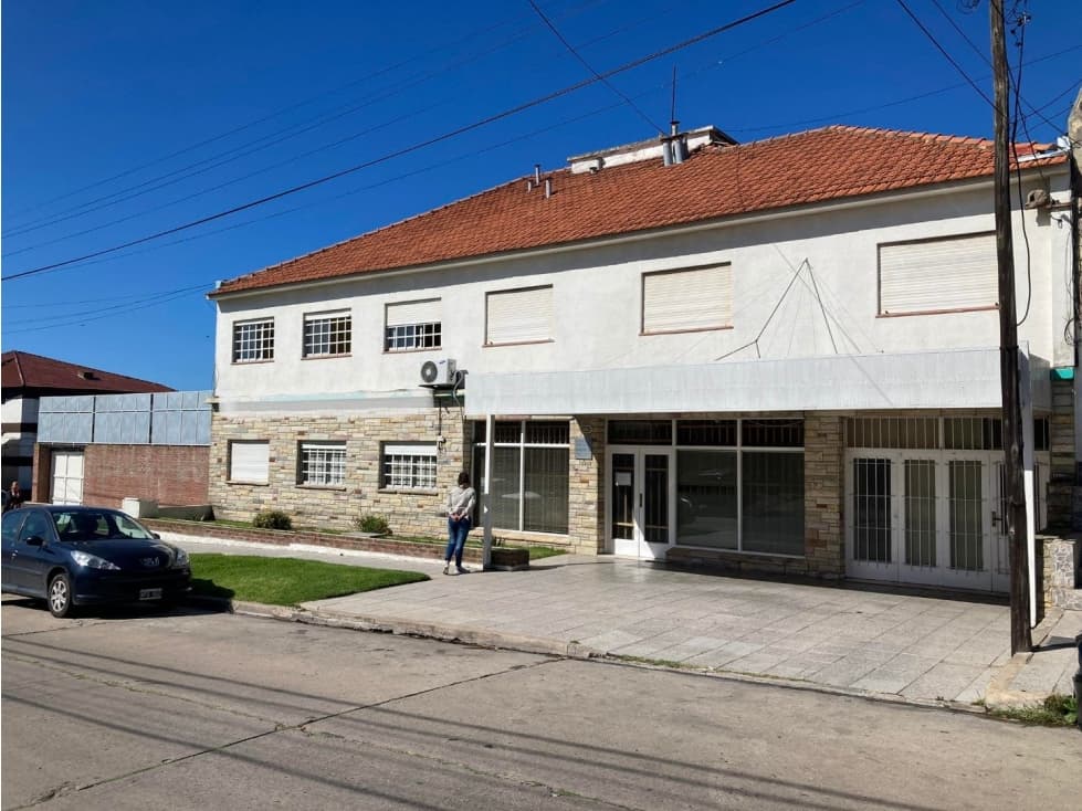 IMPORTANTE INMUEBLE APTO DIVERSOS DESTINOS - 1