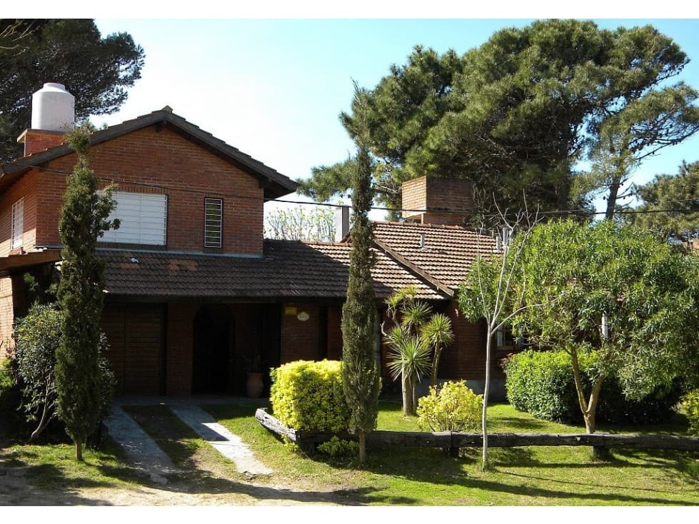 VENTA VILLA GESELL CASA 3 AMB + 3 DEPTOS - 1