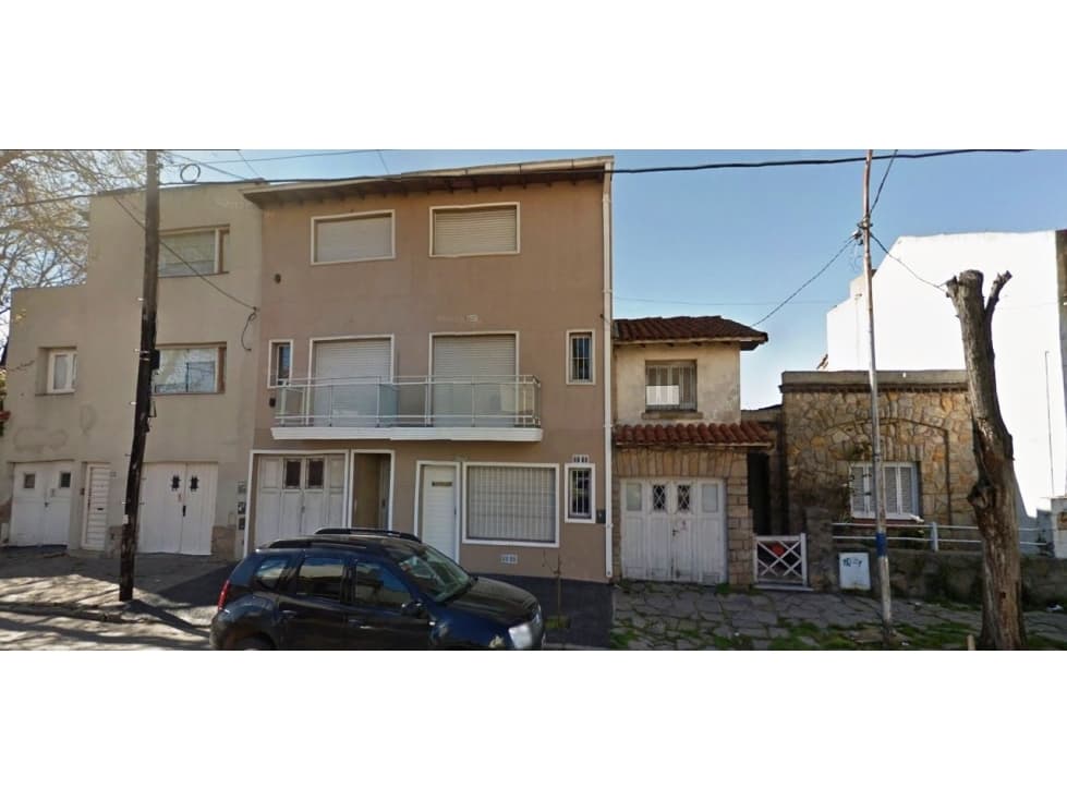 Oficinas en ph 90 m2 en tres plantas / Apto para vivienda - 1